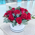 صندوق القبعة الكلاسيكي الأحمر