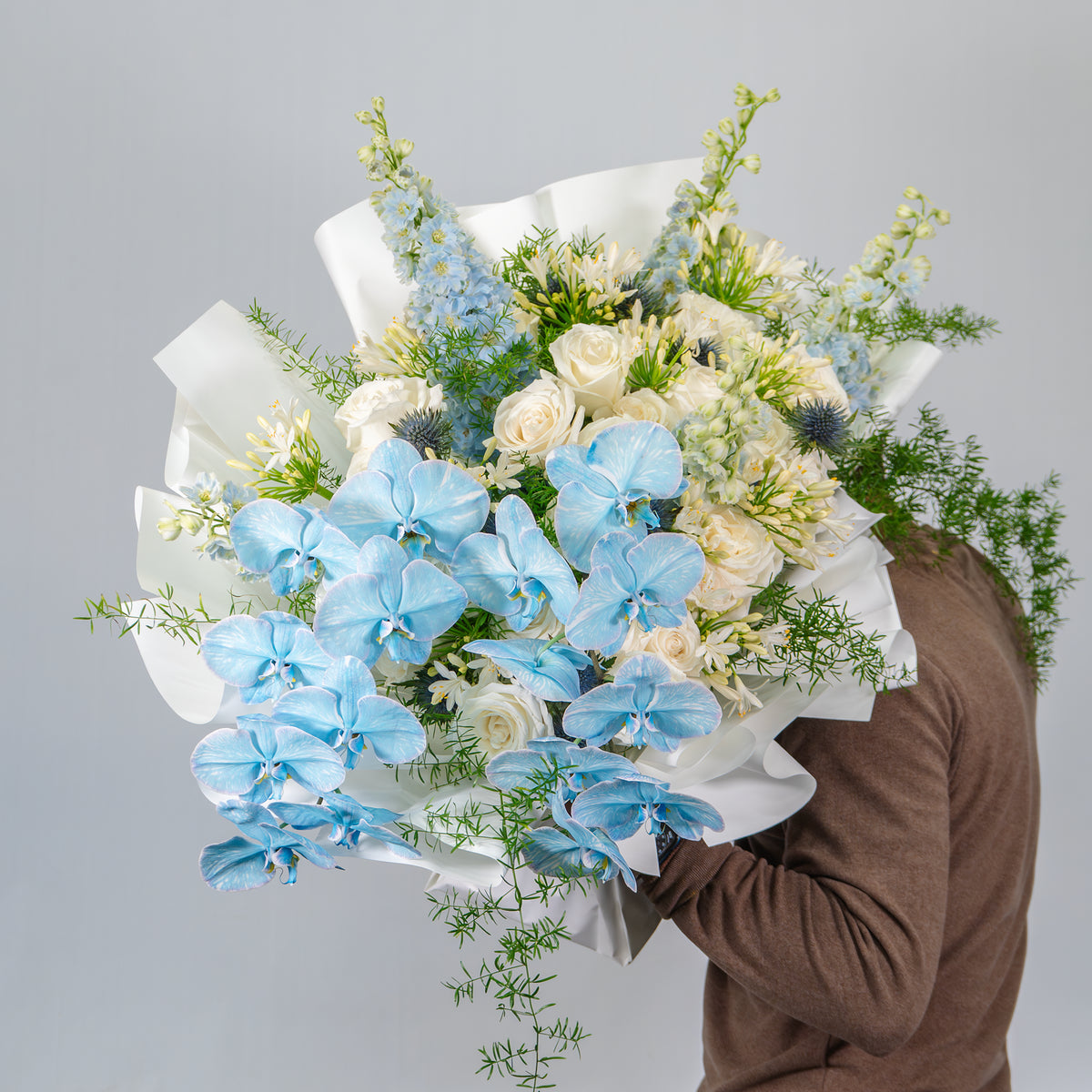 Luxury blue bouquet prepared for online flower delivery