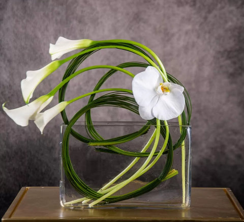 Luxe Bloom luxury flower arrangement with fresh flowers for gifting in Dubai UAE