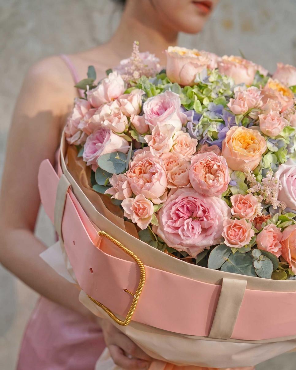 Elegance, wrapped with intention. 2