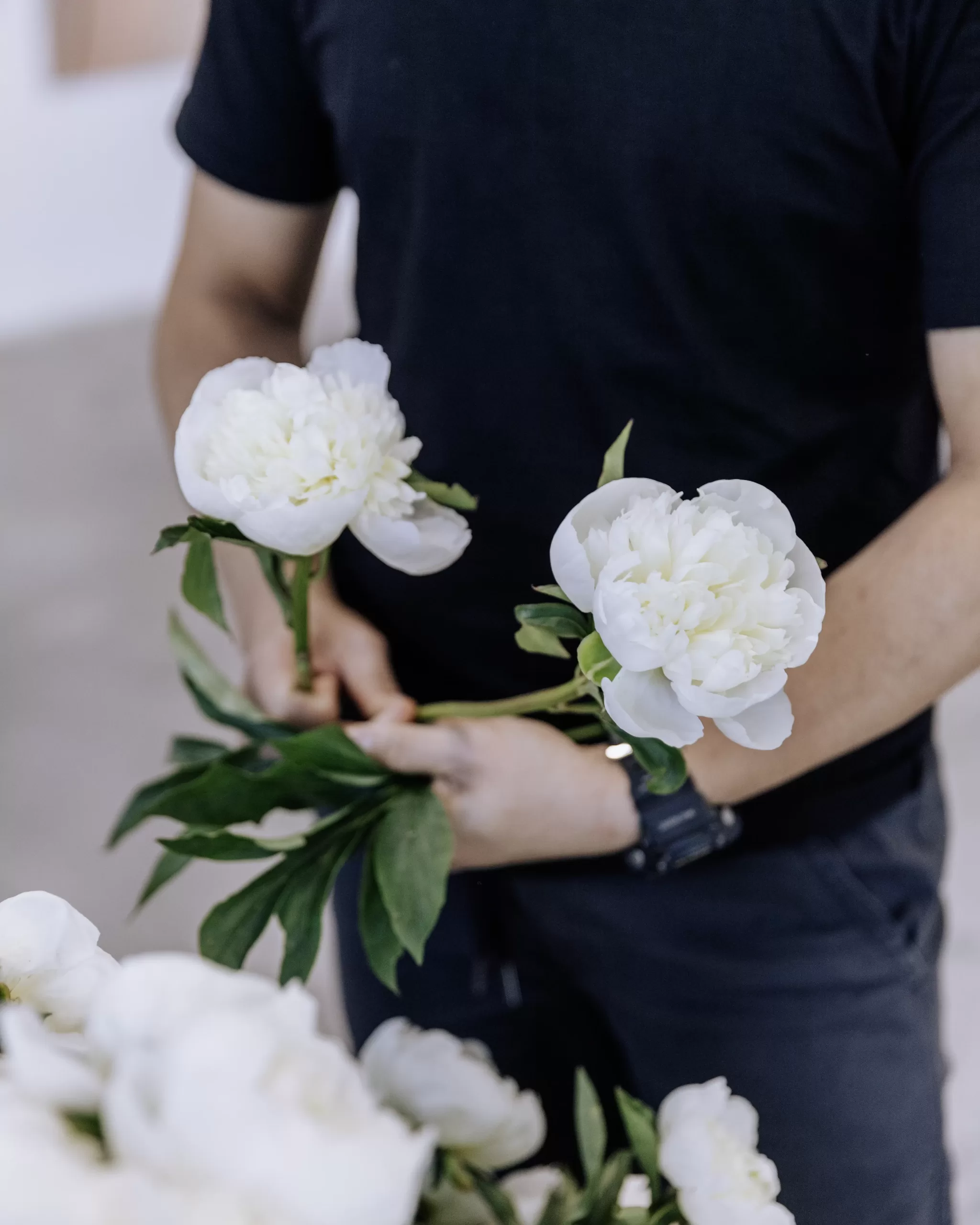 florist with peonies